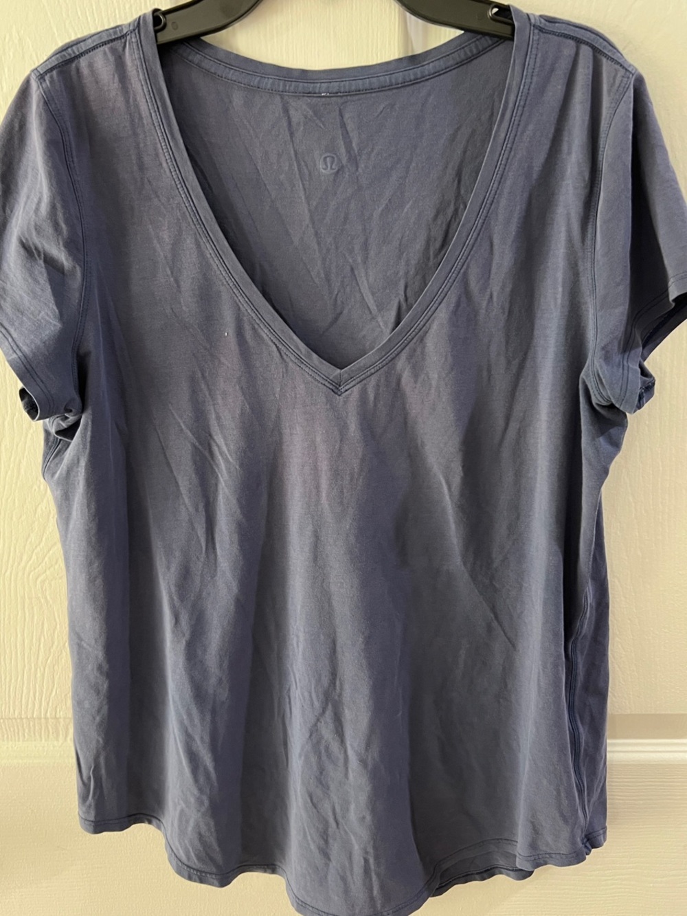 lululemon athletica Women’s V-Neck Short Sleeve Tee - Slate Blue
